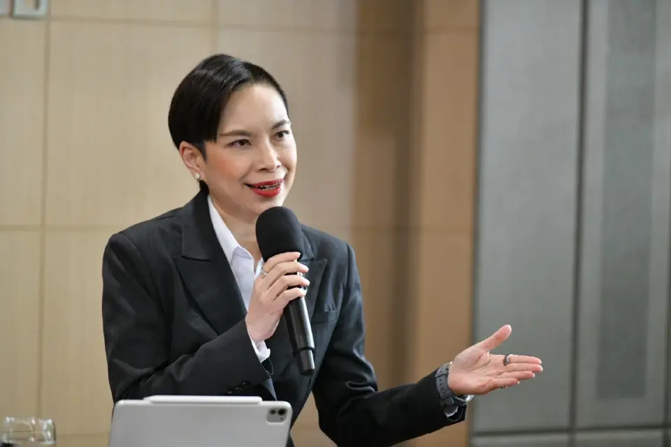 นางสาวชญาวดี ชัยอนันต์ ผู้ช่วยผู้ว่าการ สายองค์กรสัมพันธ์ และโฆษกธนาคารแห่งประเทศไทย