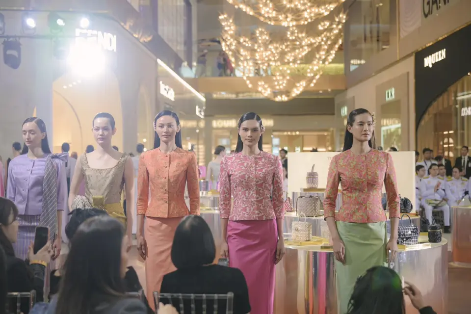 ถ่ายทอดเรื่องราวของผ้าไทยตั้งแต่รากฐานภูมิปัญญา กระบวนการสร้างสรรค์ ไปจนถึงการพัฒนาเป็นผลงานร่วมสมัย 