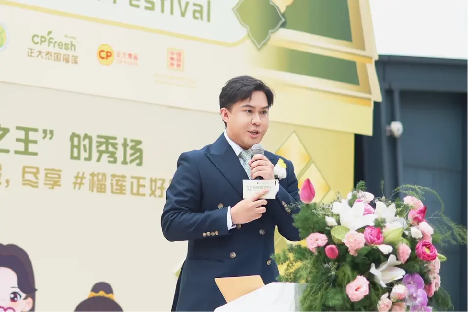 นายพชรดนัย  มณีราชไพศาล ผู้บริหารกลุ่มธุรกิจการจำหน่ายอาหารและค้าปลีก ประจำภูมิภาคกวางตุ้งและหูหนาน เครือเจริญโภคภัณฑ์
