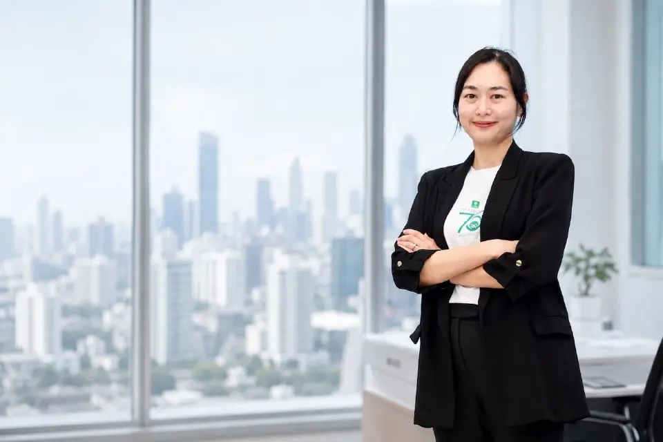 นางสาวกนกกร สุขสบาย ผู้จัดการฝ่ายกลยุทธ์และฝ่ายพัฒนาการตลาด บริษัท ประกันภัยไทยวิวัฒน์ จำกัด (มหาชน) 