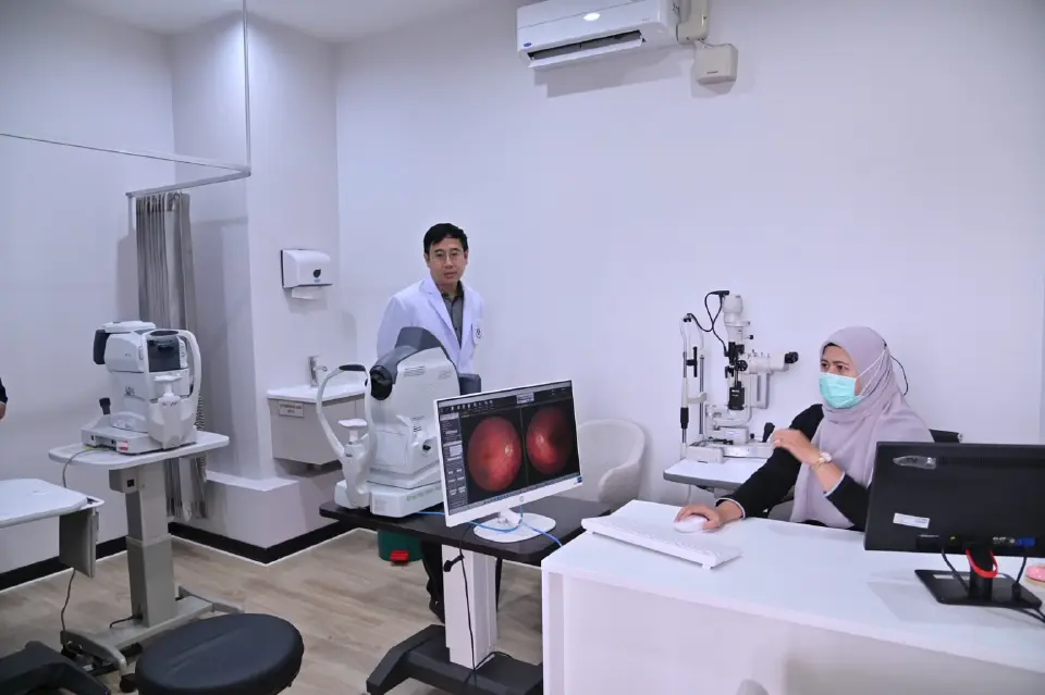 ครั้งแรกในไทย 2 โรงพยาบาล โชว์ผ่าตัดมะเร็งต่อมลูกหมากทางไกลข้ามจังหวัด