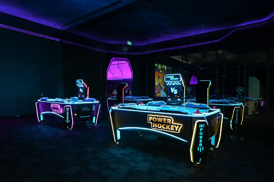 “Midnight Nebula” เกมรูมขนาดใหญ่เกือบ 1,000 ตารางเมตร ห้องเกมธีมอวกาศ 
