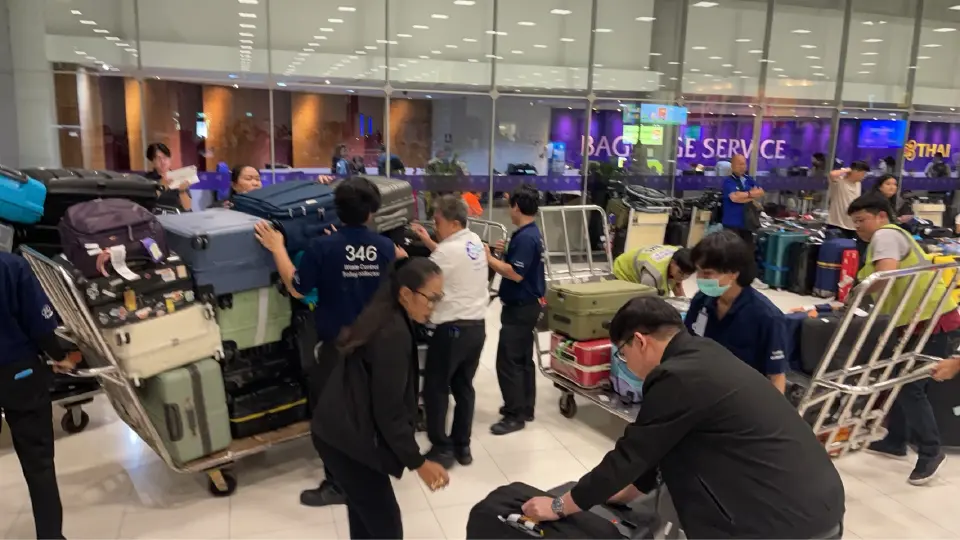 สนามบินสุวรรณภูมิเร่งการบินไทย แก้ปัญหาพนักงานภาคพื้นขาดแคลน ผู้โดยสารรอกระเป๋าอ่วม