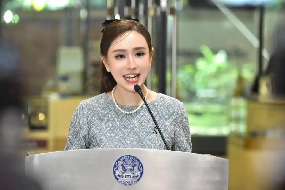 อยเอกหญิง ภัทร์ดารัสมิ์ ทองสลวยกร รองโฆษกประจำสำนักนายกรัฐมนตรี