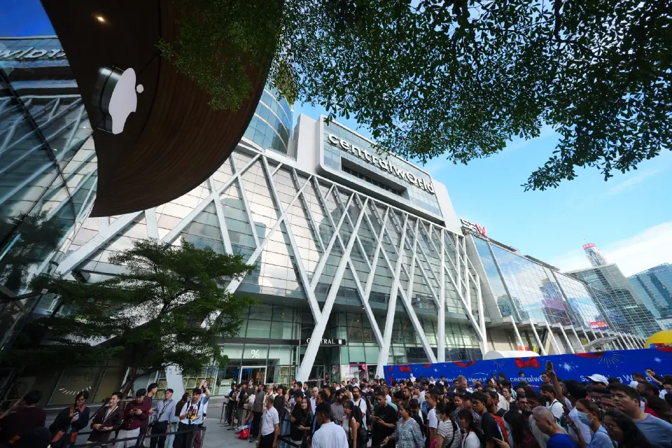 iPhone 18 Pro-iPhone 18 Pro Max ขายวันแรกคึกคัก คิวแน่น Apple centralwOrld–iStudio
