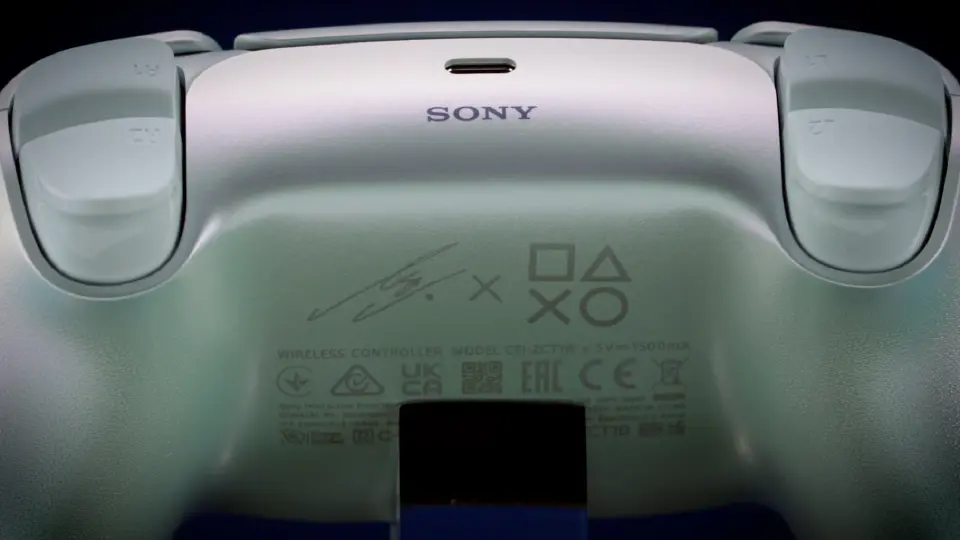 ลิซ่า จับมือ PlayStation เปิดตัวจอย DualSense รุ่นลิมิเต็ด ราคา 2,890 บาท