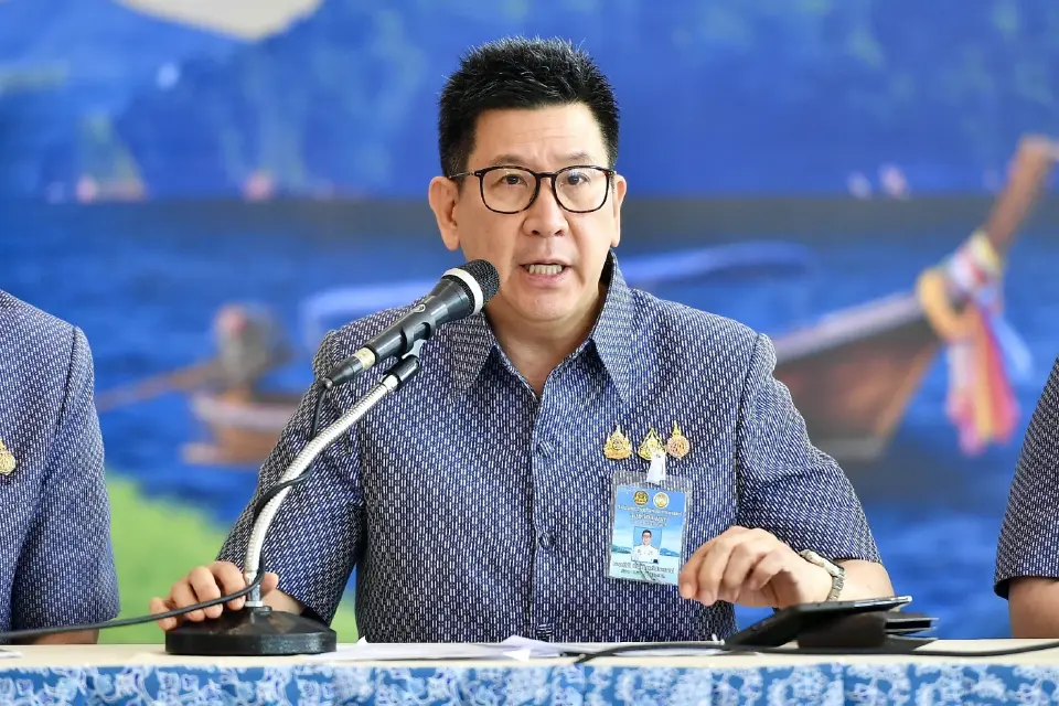 นายเอกนิติ นิติทัณฑ์ประภาศ รองนายกรัฐมนตรีและรัฐมนตรีว่าการกระทรวงการคลัง