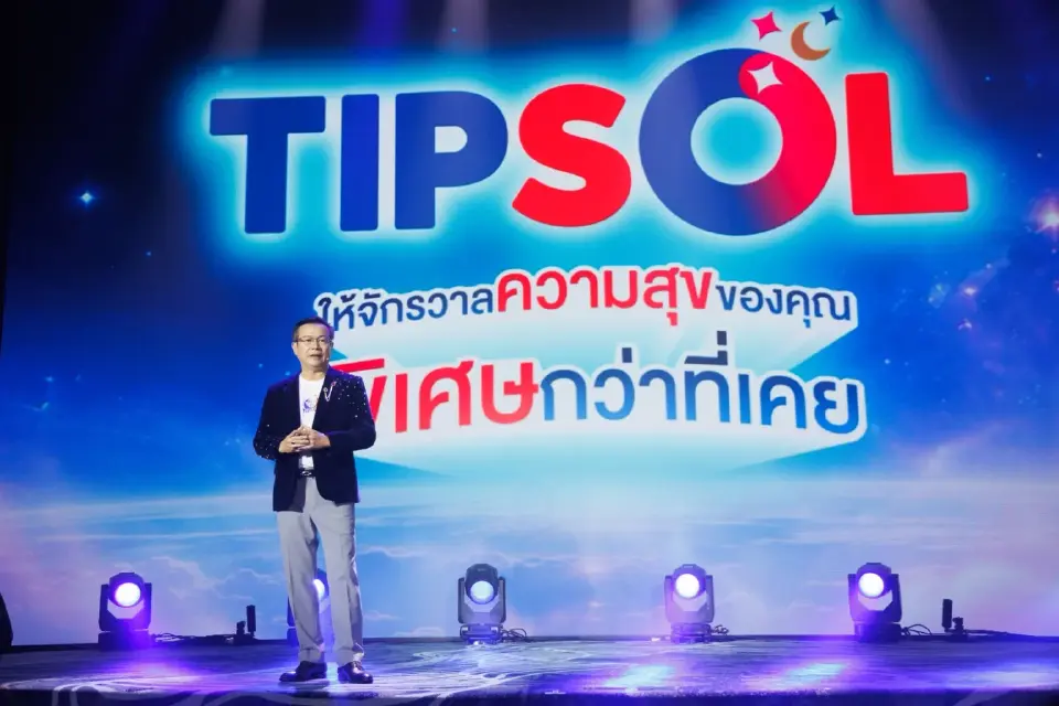 นายสมพร สืบถวิลกุล ประธานเจ้าหน้าที่บริหาร บริษัท ทิพย กรุ๊ป โฮลดิ้งส์ จำกัด (มหาชน) และกรรมการผู้จัดการใหญ่ บริษัท ทิพยประกันภัย จำกัด(มหาชน)