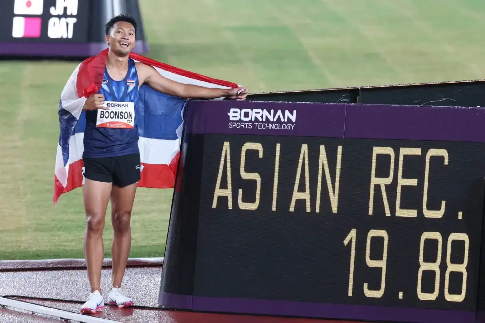 "บิว" ภูริพล บุญสอน เข้าเส้นชัยเป็นอันดับ 1 ทำเวลาได้ 19.88 วิ.คว้าเหรียญทอง วิ่ง 200 ม.