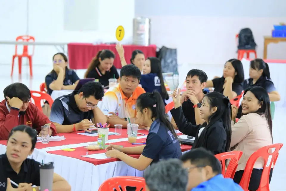 ครูและบุคลากรทางการศึกษาจากโรงเรียนปายวิทยาคาร 
