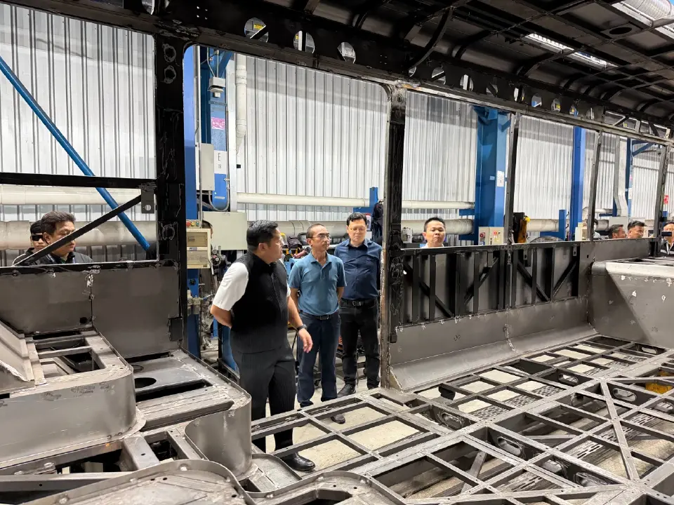 เข้าเยี่ยมชมสายการผลิตและร่วมทดลองขับขี่รถโดยสารปรับอากาศพลังงานไฟฟ้า (EV)