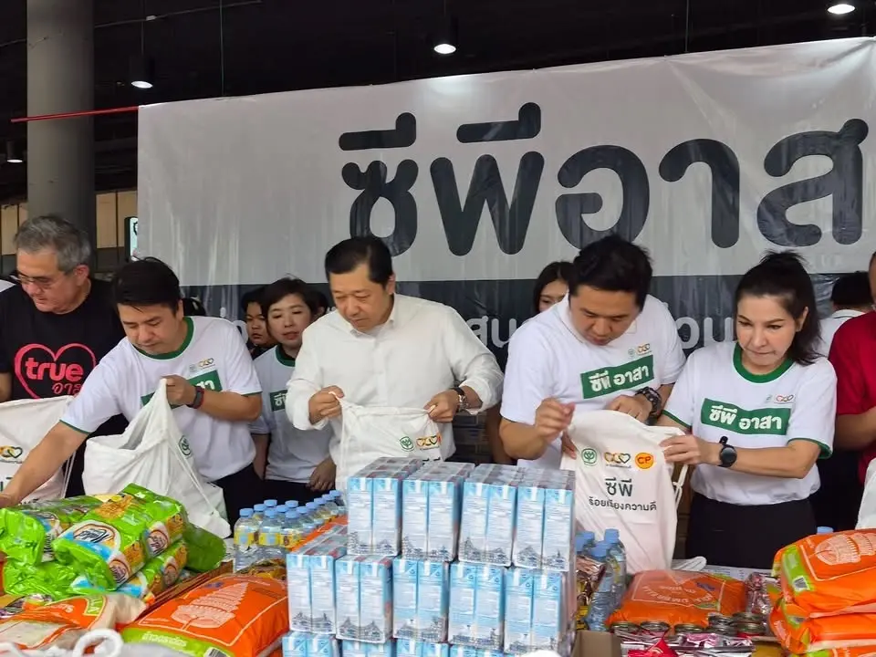 “ศุภชัย เจียรวนนท์” นำทีมซีพีอาสา แพ็กถุงกำลังใจ ส่งหน่วยเร็วช่วยน้ำท่วมกรุงเทพฯ