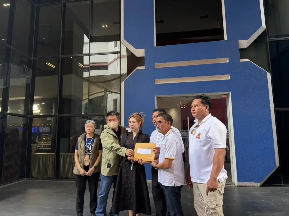 ศิษย์วัดป่าภูผาสูงกว่า 200 คน บุกยื่นหนังสือ จี้สอบข่าวเงินวัด 45 ล้าน