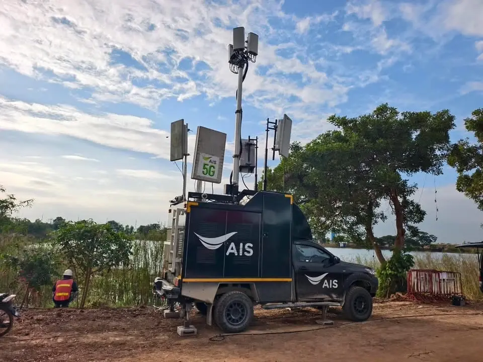 AIS รับมือน้ำท่วมทั่วประเทศ ส่งรถสถานีฐาน–เปิดจุดชาร์จ ใช้ AI เฝ้าโครงข่าย 24 ชม.