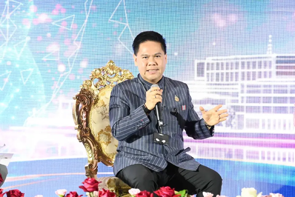 นายวราวุธ ศิลปอาชา รัฐมนตรีว่าการกระทรวงอุตสาหกรรม