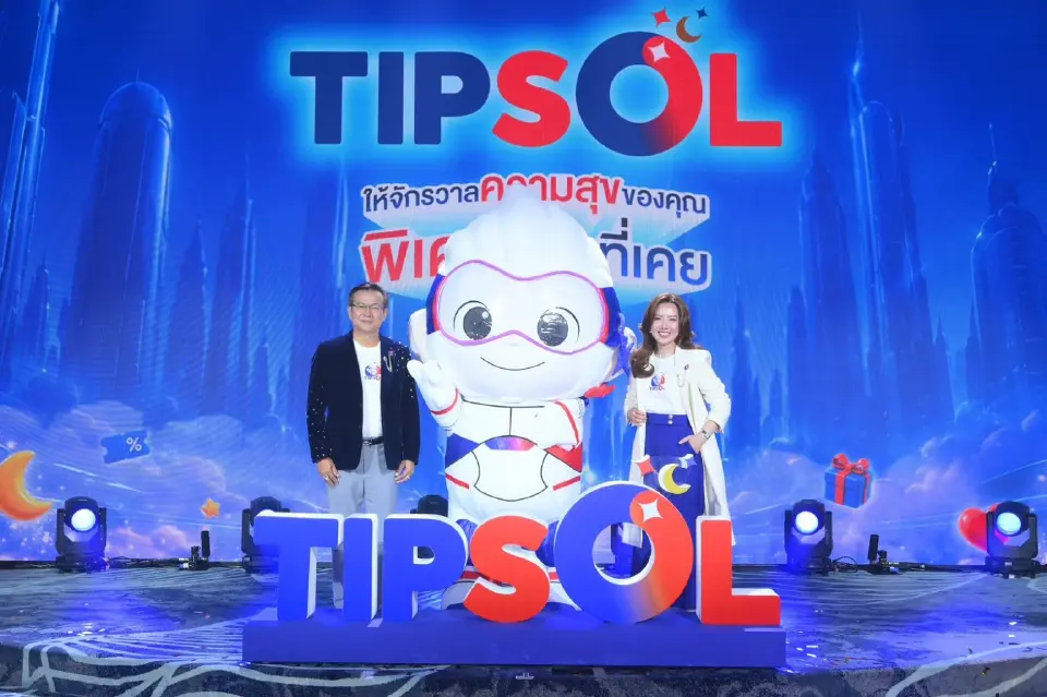 ร.สมพร สืบถวิลกุล ประธานเจ้าหน้าที่บริหาร บริษัท ทิพย กรุ๊ป โฮลดิ้งส์ จำกัด (มหาชน) และกรรมการผู้จัดการใหญ่ บริษัท ทิพยประกันภัย จำกัด (มหาชน) และ นางสาวอรณัฐ วงษ์ทองดี ผู้อำนวยการฝ่ายบริหารลูกค้าสัมพันธ์
