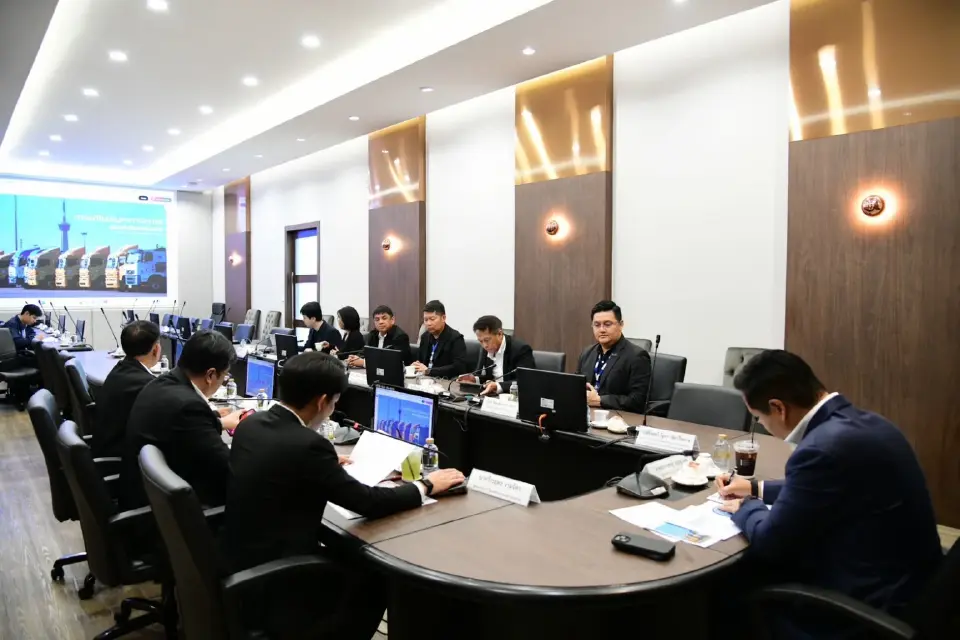 สรรเพชญ บุญญามณี รมช.คมนาคม ประชุมติดตามความคืบหน้าการแก้ไขปัญหาการจราจรบริเวณท่าเรือแหลมฉบัง 