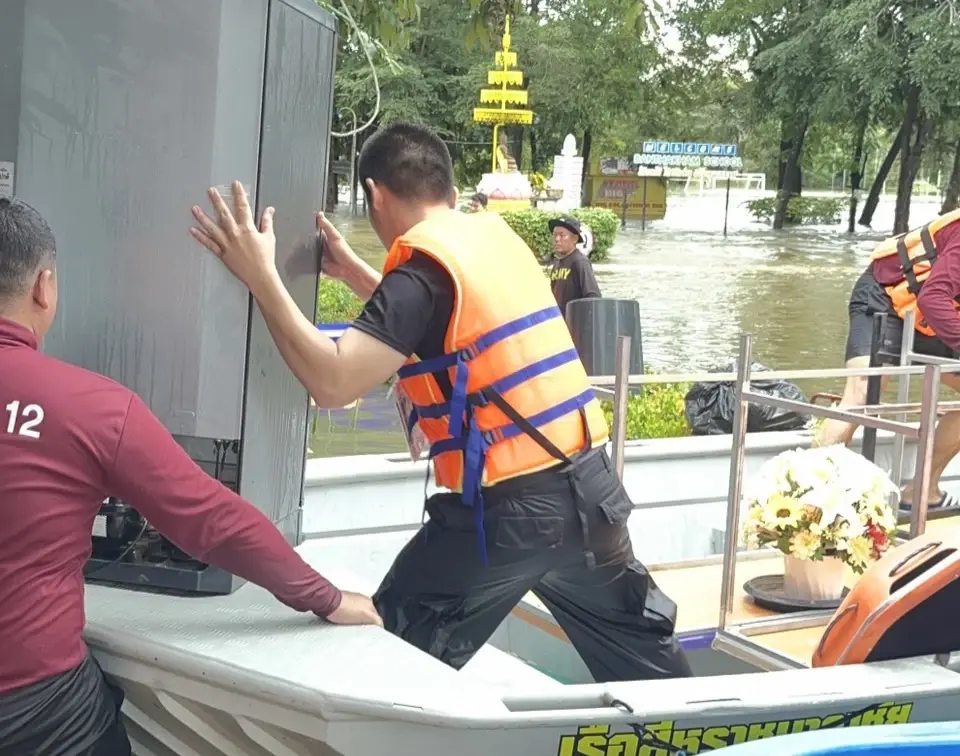 ตชด.ระดมกำลังช่วยประชาชนที่ประสบภัยน้ำท่วม
