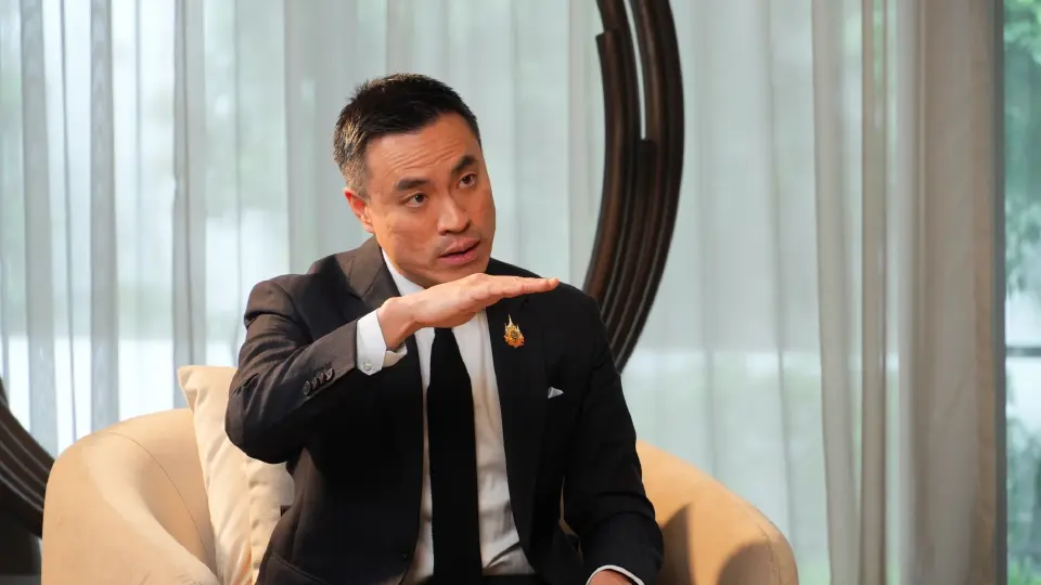 นายเอกนัฏ พร้อมพันธุ์ รัฐมนตรีว่าการกระทรวงพลังงาน