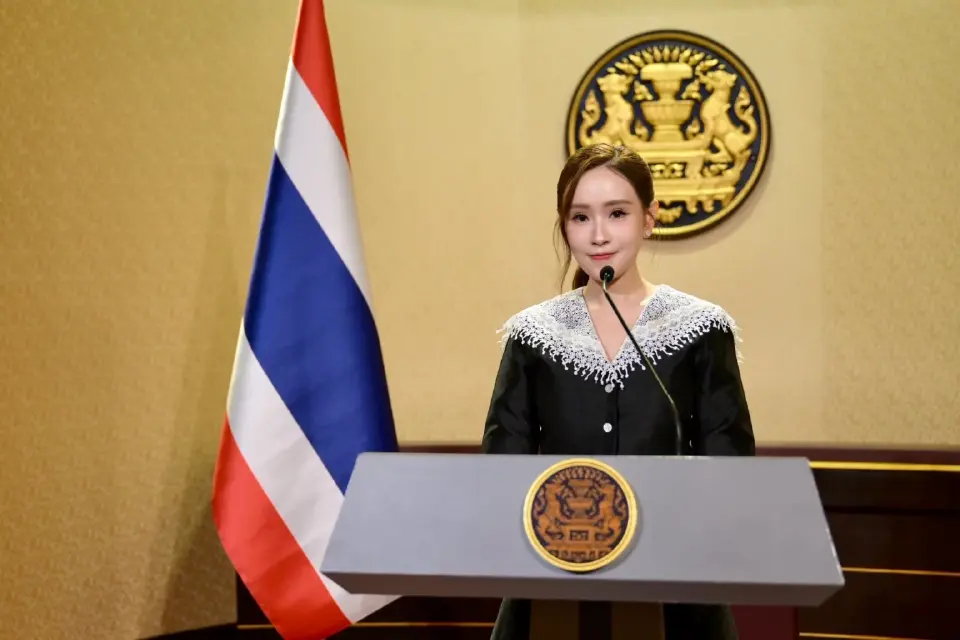  ร้อยเอกหญิง ภัทร์ดารัสมิ์ ทองสลวยกร รองโฆษกประจำสำนักนายกรัฐมนตรี