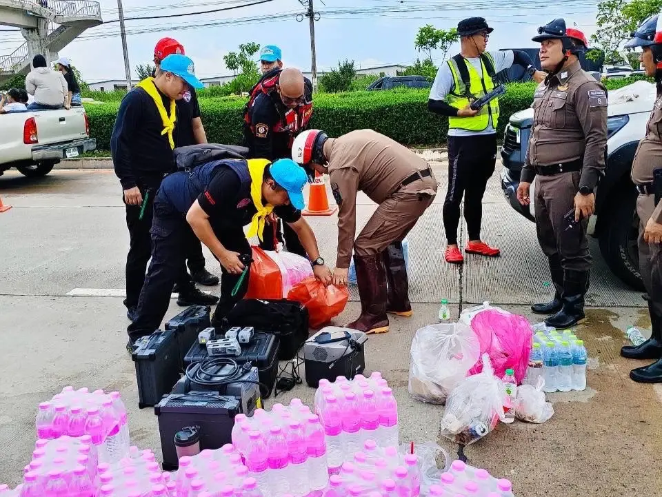 สตช.ใช้“โดรนพระราชทาน”ส่งอาหารช่วย 200 ครัวเรือนแฟลตคลองจั่น-เคหะร่มเกล้า