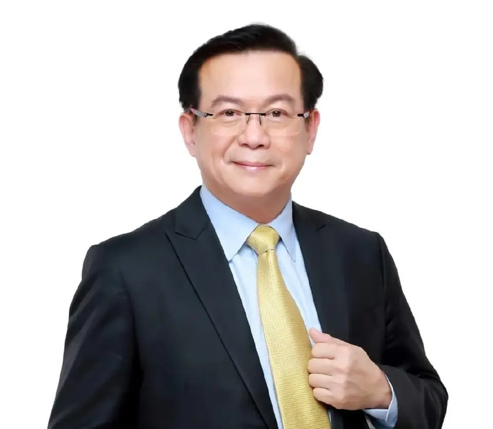 นายสมพร สืบถวิลกุล ประธานเจ้าหน้าที่บริหาร บริษัท ทิพย กรุ๊ป โฮลดิ้งส์ จำกัด (มหาชน) กรรมการผู้จัดการใหญ่ บริษัท ทิพยประกันภัย จำกัด (มหาชน) ในฐานะนายกสมาคมประกันวินาศภัยไทย 