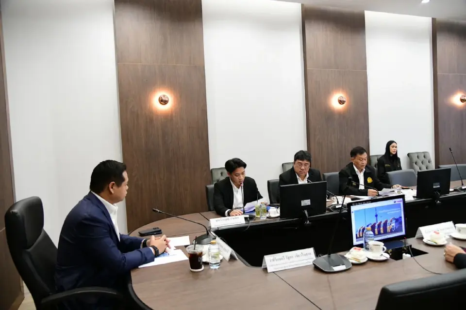 สรรเพชญ บุญญามณี รมช.คมนาคม ประชุมติดตามความคืบหน้าการแก้ไขปัญหาการจราจรบริเวณท่าเรือแหลมฉบัง 
