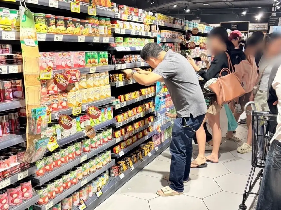 บรรยากาศการเลือกซื้อสินค้าของผู้บริโภคใน ท็อปส์ 