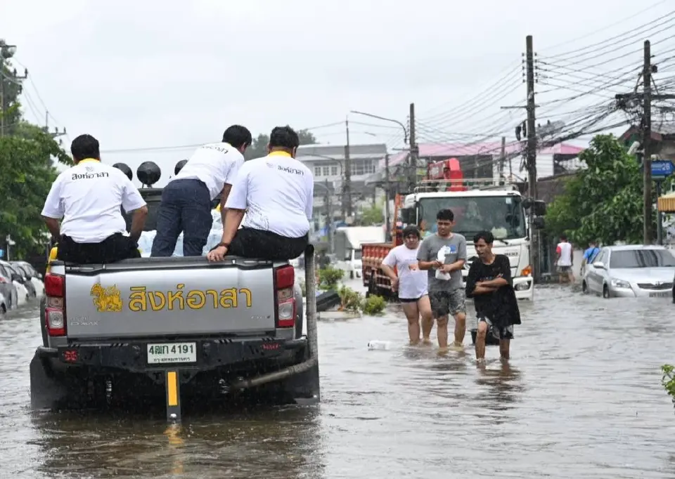 สิงห์อาสา เร่งช่วยน้ำท่วม ส่ง 4WD กระจายเสบียงถึงศูนย์พักพิง