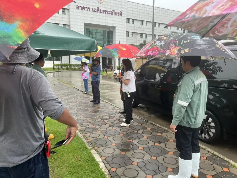 อภ. ยัน 3 โรงงานผลิตยาเดินเครื่องปกติ ส่งยาชุดช่วยเหลือผู้ประสบภัยแล้ว 5.2 หมื่นชุด
