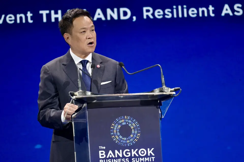 นายอนุทิน ชาญวีรกูล นายกรัฐมนตรี และรมว.มหาดไทย ปาฐกถาพิเศษหัวข้อ “Thailand’s Offer to the World” ในงานการประชุมสุดยอดผู้นำ The Bangkok Business Summit 2026 : Reinvent Thailand, Resilient ASEAN