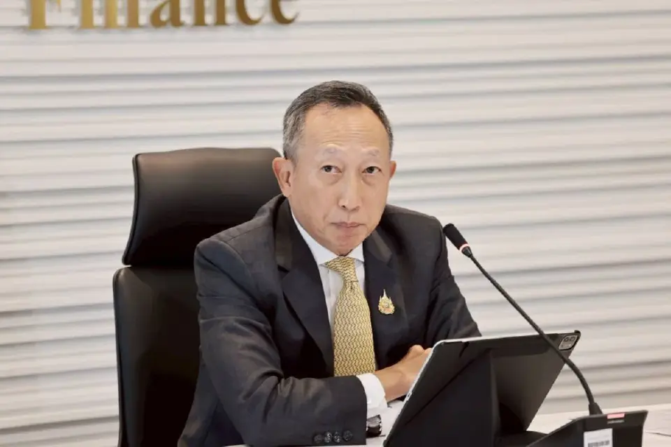 นายวรภัค ธันยาวงษ์  อดีตรัฐมนตรีช่วยว่าการกระทรวงการคลัง