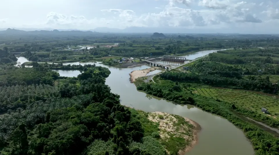 กรมชลฯลุย 950 ล้าน ประตูระบายน้ำตรัง ลดน้ำท่วม 47% เกษตรกรรับประโยชน์ 2 หมื่นไร่