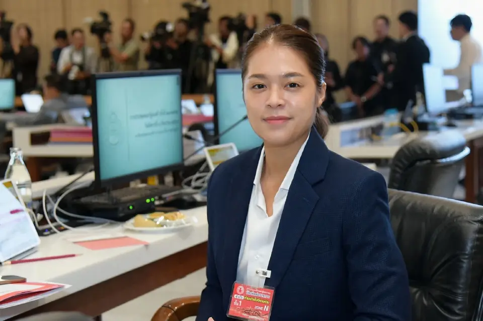 นางสาวพลอยทะเล ลักษมีแสงจันทร์ รองโฆษกประจำสำนักนายกรัฐมนตรี
