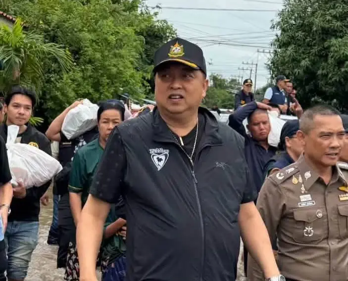 นายสุชาติ ชมกลิ่น รัฐมนตรีว่าการกระทรวงทรัพยากรธรรมชาติและสิ่งแวดล้อม