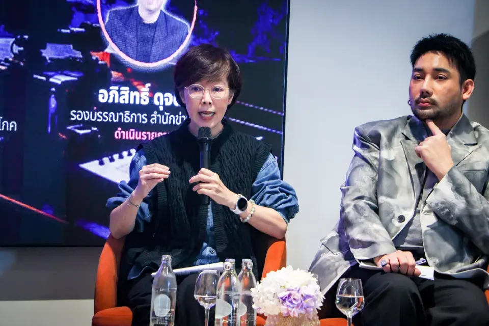 น.ส.ประไพพิศ มุทิตาเจริญ จากคณะวารสารศาสตร์และสื่อสารมวลชน มหาวิทยาลัยธรรมศาสตร์