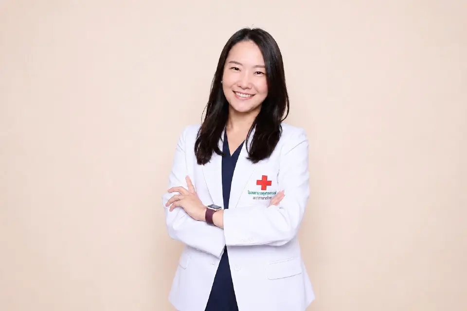 พญ.ณิชกานต์ หลายชูไทย แพทย์ผู้เชี่ยวชาญด้านต่อมไร้ท่อและเมตะบอลิสม หน่วยต่อมไร้ท่อและเมตะบอลิสม ฝ่ายอายุรศาสตร์ โรงพยาบาลจุฬาลงกรณ์ สภากาชาดไทย และคณะแพทยศาสตร์ จุฬาลงกรณ์มหาวิทยาลัย