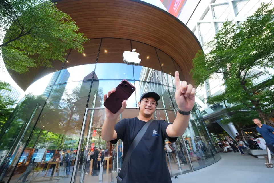 iPhone 18 Pro-iPhone 18 Pro Max ขายวันแรกคึกคัก คิวแน่น Apple centralwOrld–iStudio