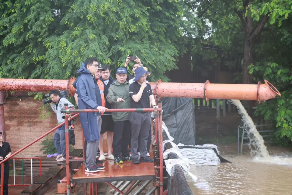 “เอกนิติ-วราวุธ-ภราดร” ลงพื้นที่อยุธยา ติดตามน้ำลุ่มเจ้าพระยา เร่งช่วยผู้ประสบภัย
