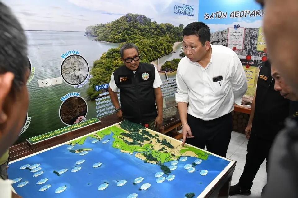 ภัทรพงศ์ ภัทรประสิทธิ์ รัฐมนตรีช่วยว่าการกระทรวงคมนาคม 