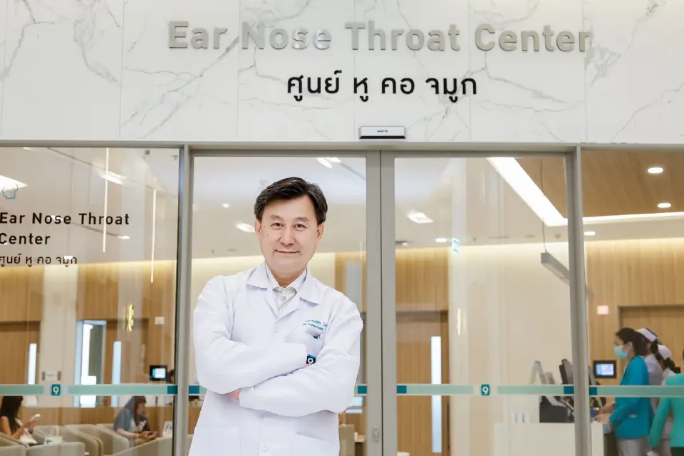 นพ.พงศธร โตวิวัฒน์ แพทย์ผู้ชำนาญการด้านโสต ศอ นาสิก โรงพยาบาลพระรามเก้า