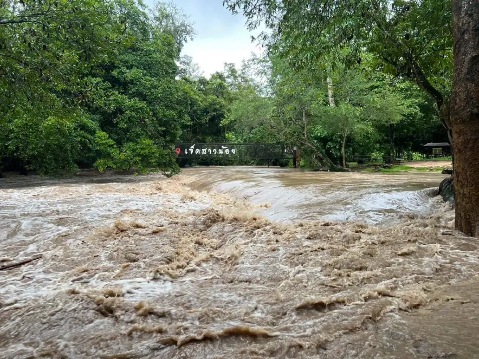 อุทยานฯ เจ็ดสาวน้อยประกาศปิดน้ำตก 3 วัน หลังฝนหนักเสี่ยงน้ำป่าไหลหลาก