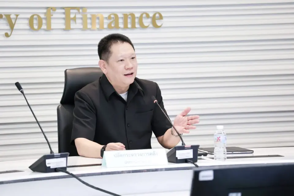 นายลวรณ แสงสนิท ปลัดกระทรวงการคลัง