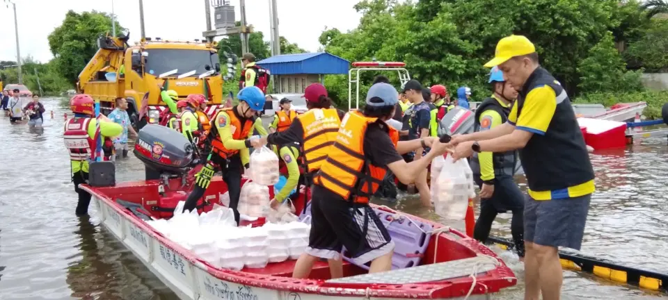 NT ผนึกดีอี–ไปรษณีย์ไทย เร่งช่วยน้ำท่วมกรุงเทพฯ เปิดจอดรถฟรี 200 คัน
