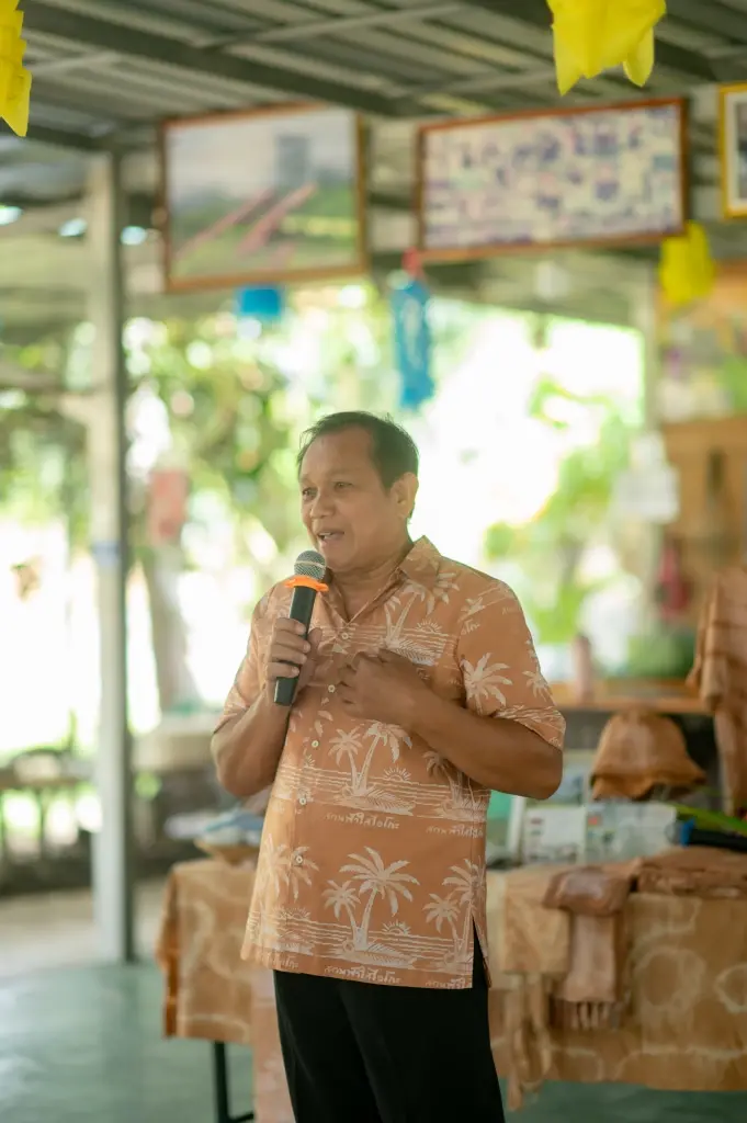 "ลุงเล็ก" ประชา เปลี่ยนสี