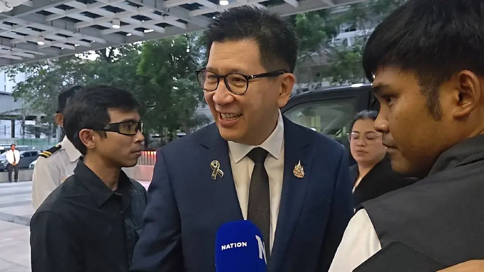 นายเอกนิติ นิติทัณฑ์ประภาศ รองนายกรัฐมนตรีและรมว.คลัง 