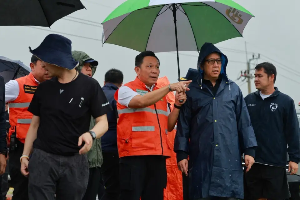 'เอกนิติ-วราวุธ-ภราดร' ลงพื้นที่อยุธยา ติดตามน้ำลุ่มเจ้าพระยา