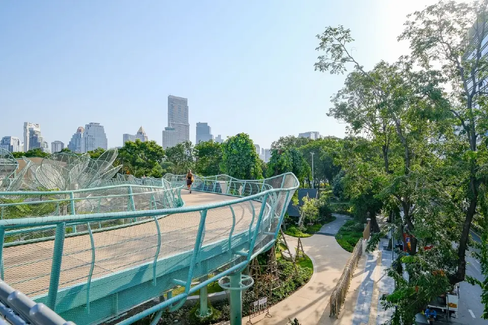 สะพานเขียวเชื่อมสองสวน