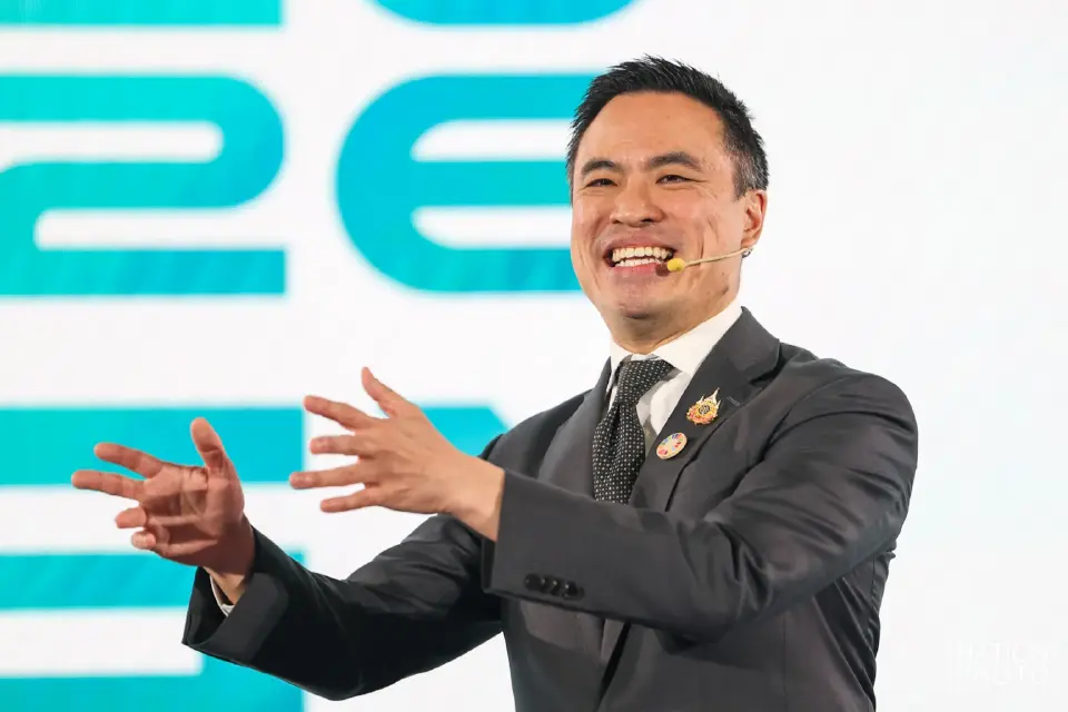 นายเอกนัฏ พร้อมพันธุ์ รัฐมนตรีว่าการกระทรวงพลังงาน