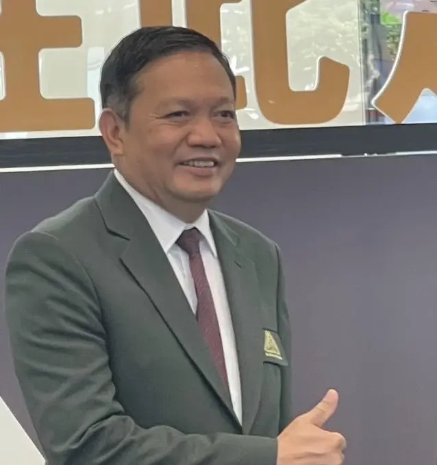 รศ.ดร.พีระศักดิ์ ฉายประสาท นายกสมาคมพืชสวนแห่งประเทศไทย